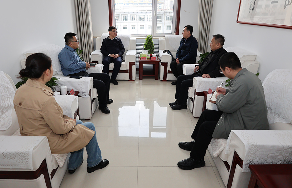 高永红与挂职博士进行座谈